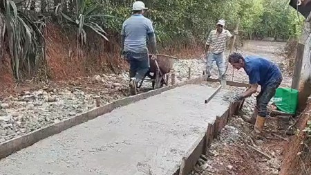 Comunidad en Barbosa se unió para pavimentar una vía rural Comunidad-en-Barbosa-se-unio-para-pavimentar-una-via-rural