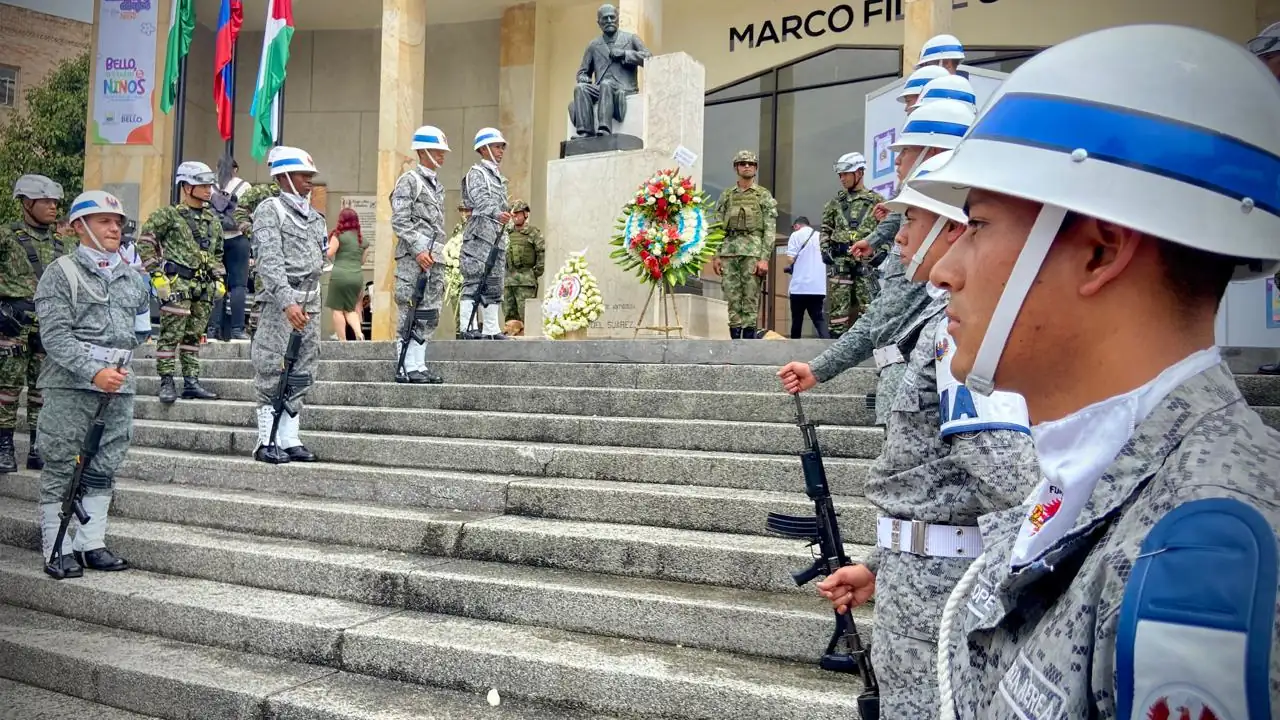La-Fuerza-Aerea-Colombiana-se-unio-al-homenaje-realizado-hoy-en-Bello-a-Marco-Fidel-Suarez
