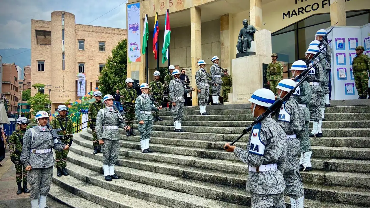 La-Fuerza-Aerea-Colombiana-se-unio-al-homenaje-realizado-hoy-en-Bello-a-Marco-Fidel-Suarez