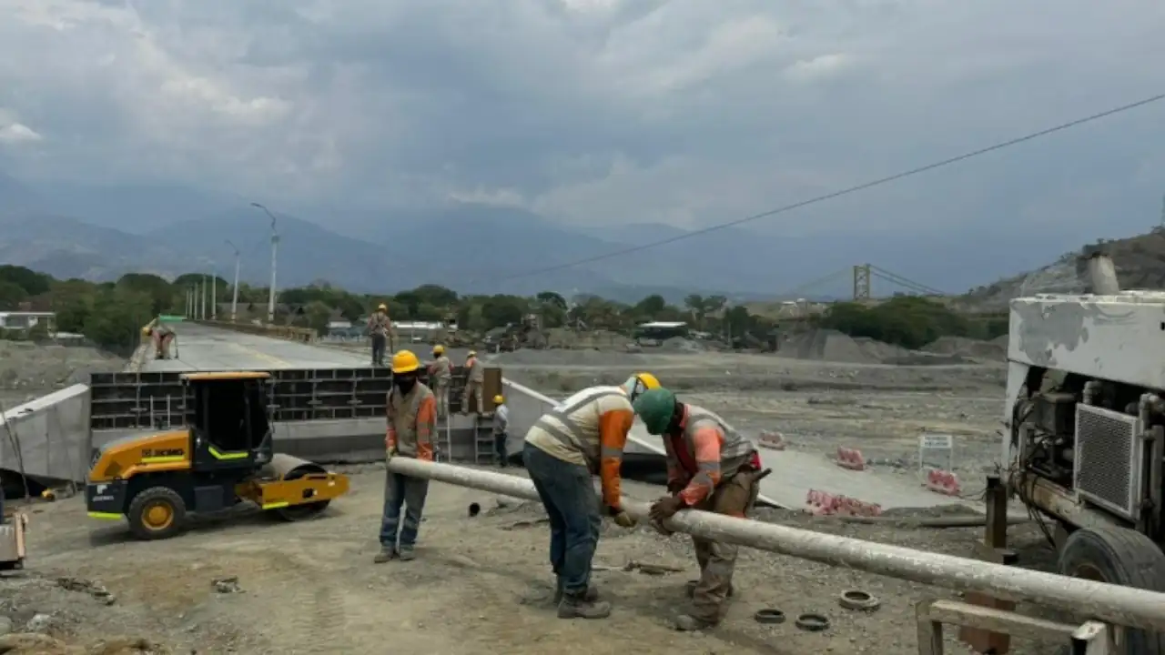 Asi-van-las-obras-de-reparacion-en-el-puente-Tonusco