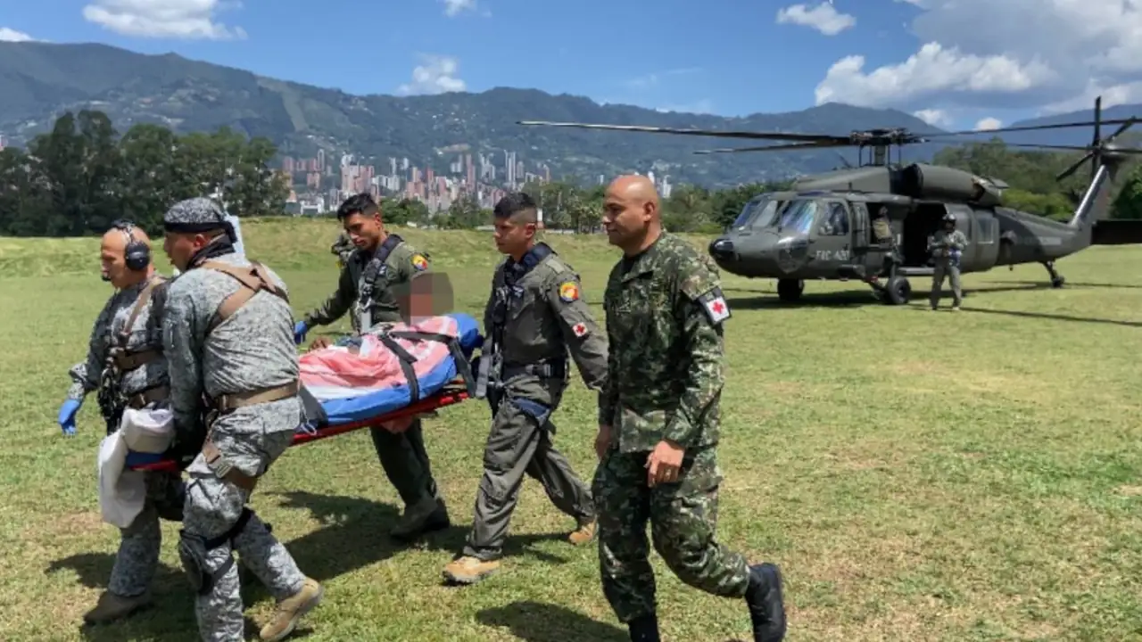 -Joven-herido-por-mina-antipersona-es-trasladado-por-helicoptero-Angel-de-la-Fuerza-Aerea-hacia-Medellin