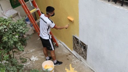 Soldados-ayudaron-a-embellecer-200-viviendas-en-Medellin