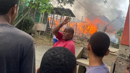 ¡Que-pesar-Familias-que-habitaban-cuatro-casas-lo-perdieron-todo-en-voraz-incendio-en-Riosucio-Choco