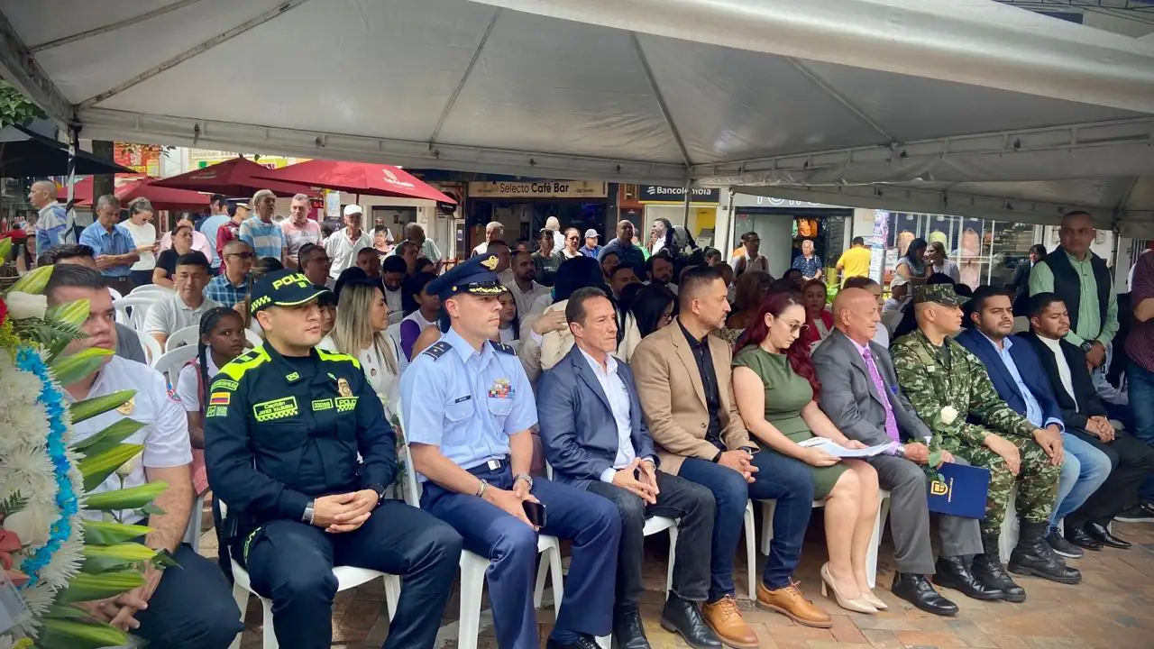 La-Fuerza-Aerea-Colombiana-se-unio-al-homenaje-realizado-hoy-en-Bello-a-Marco-Fidel-Suarez