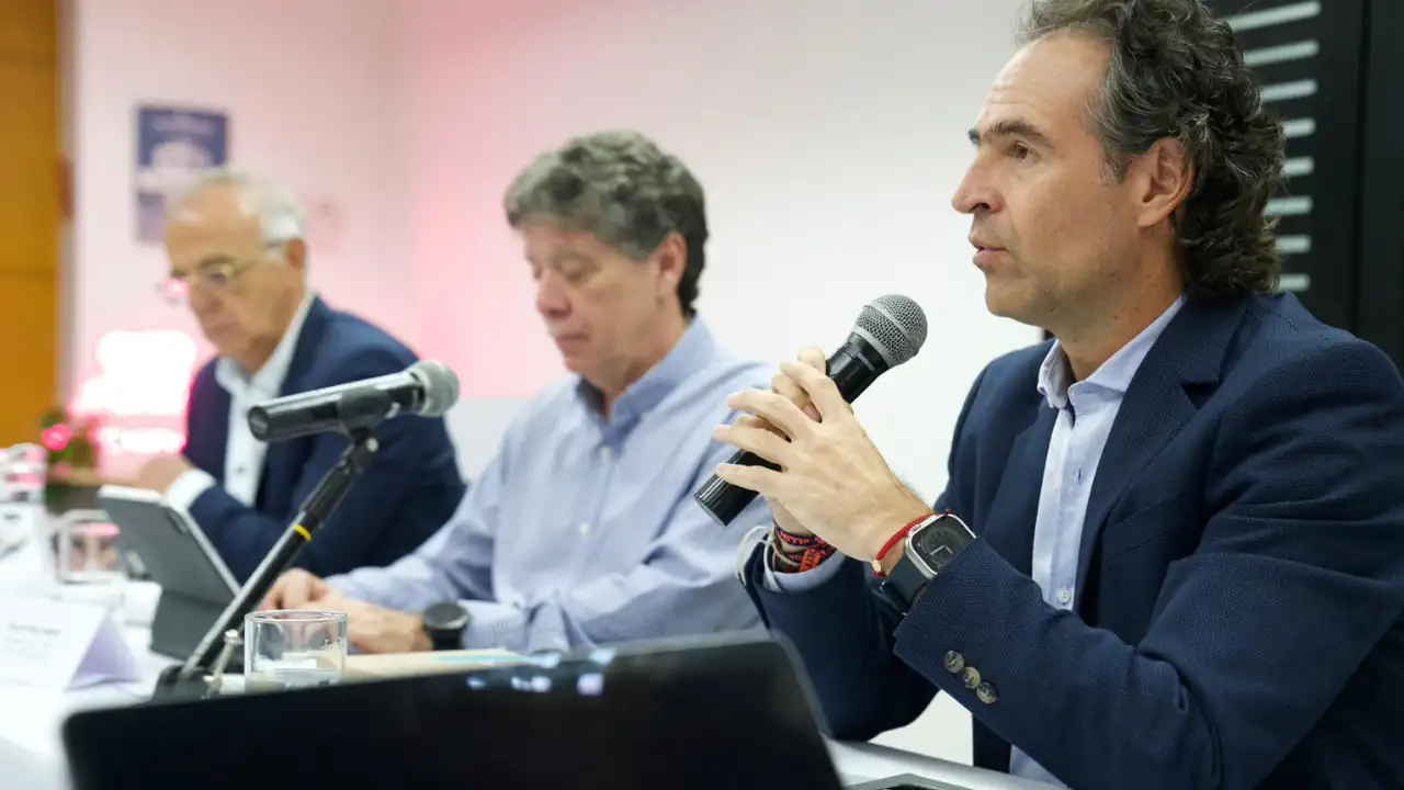 Alcalde-de-Medellin-anuncia-que-90-policias-llegaran-para-reforzar-la-seguridad