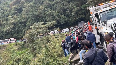 Camioneta que salió de Medellín se fue a un abismo en el Alto de Minas Camioneta-que-salio-de-Medellin-se-fue-a-un-abismo-en-el-Alto-de-Minas