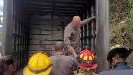En-Medellin-secuestraron-a-un-conductor-le-robaron-y-lo-dejaron-amordazado-en-su-propio-furgon