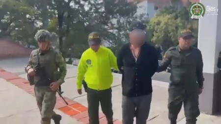 Enviaron a la cárcel a canadiense señalado de hacer escandalosas fiestas en El Peñol Enviaron-a-la-carcel-a-canadiense-senalado-de-hacer-escandalosas-fiestas-en-El-Penol