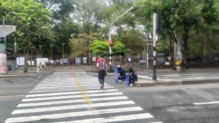 Esta-cerrada-la-calle-Barranquilla-de-Medellin-hay-encapuchados-y-detonacion-de-bomba-molotov