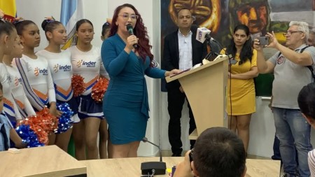 La-alcaldesa-de-Bello-Lorena-Gonzalez-radico-el-Plan-de-Desarrollo-Municipa