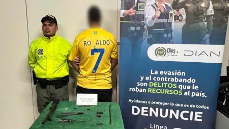 En Envigado, un hombre fue capturado cuando pretendía recibir piezas de armas enviadas desde Miami Policia-Captura-un-hombre-que-pretendia-armar-3-armas-de-fuego-con-partes-enviadas-en-encomiendas-desde-Miami