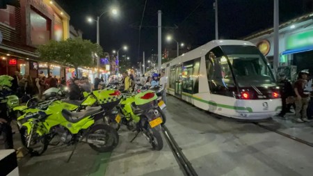 Por-invadir-el-carril-exclusivo-del-Tranvia-en-Buenos-Aires-inmovilizaron-50-moto