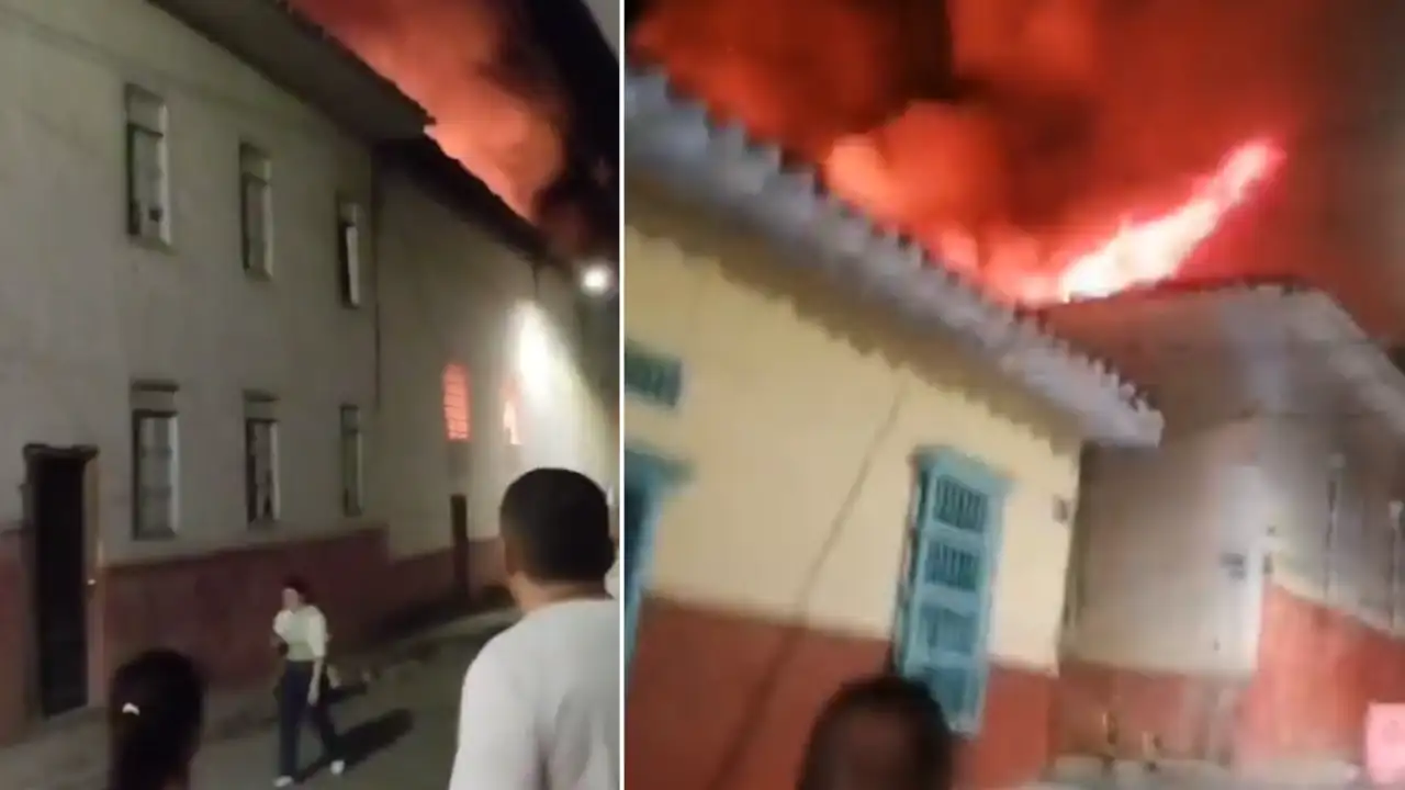 Reportan-que-voraz-incendio-arrasa-con-la-Casa-de-la-Cultura-de-Sopetran