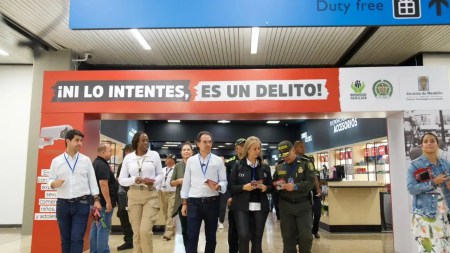 campaña-ni-lo-intentes-es-un-delito-alcaldia-de-medellin-aeropuerto