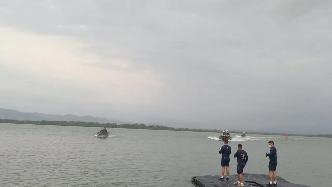 Tras perseguir una lancha en el mar de Urabá, la Armada incauta cerca de una tonelada de cocaína