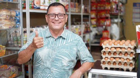 Los servicios de alojamiento y comida, así como el comercio al por mayor y por menor siguen liderando las renovaciones en el país.
