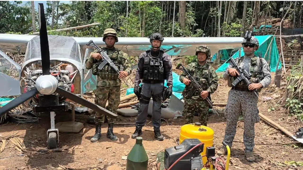 Fotos| Fuerzas militares destruyeron pista y aeronave de las disidencias de las Farc en el Nordeste antioqueño 4 fuerzas militares 2