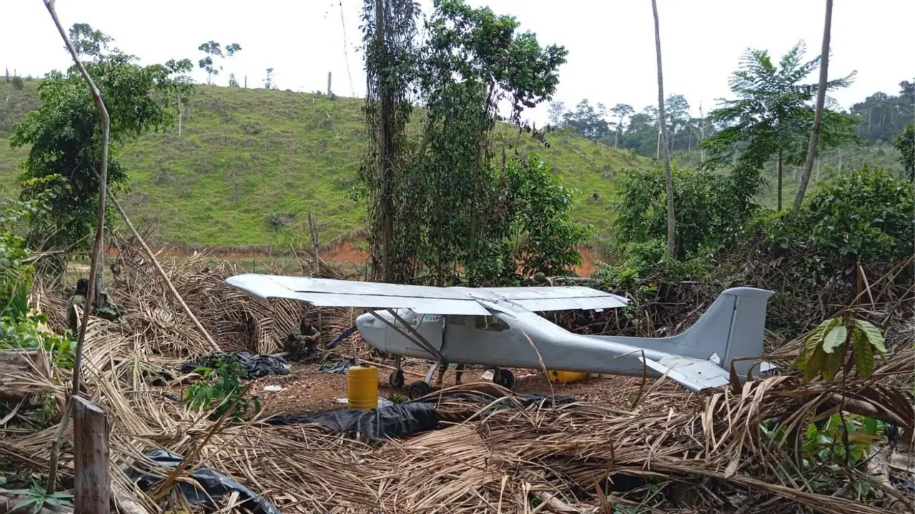 Fotos| Fuerzas militares destruyeron pista y aeronave de las disidencias de las Farc en el Nordeste antioqueño 3 pista-aeronave-nordeste-antioquia