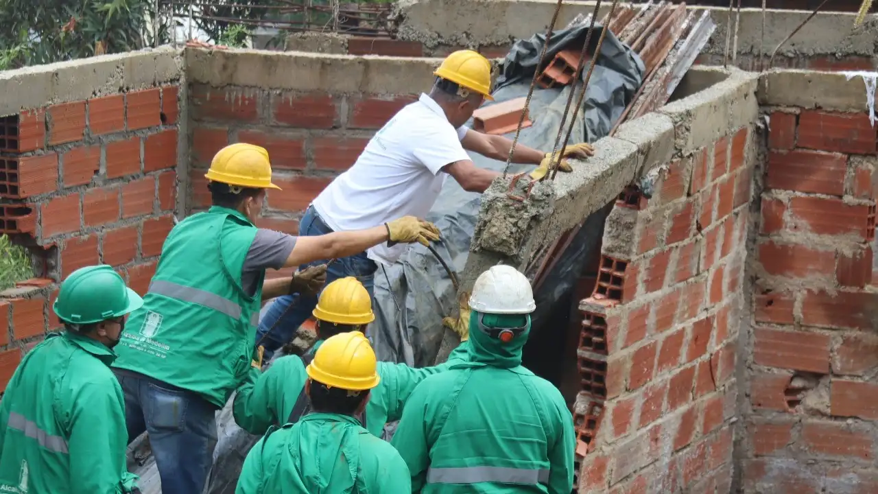 En Medellín se están realizando operativos para recuperar espacios públicos y bienes nacionales En Medellín se están realizando operativos para recuperar espacios públicos y bienes nacionales