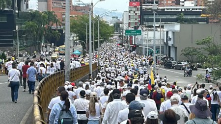 Más de 300 mil personas marchan en Medellín: Personería