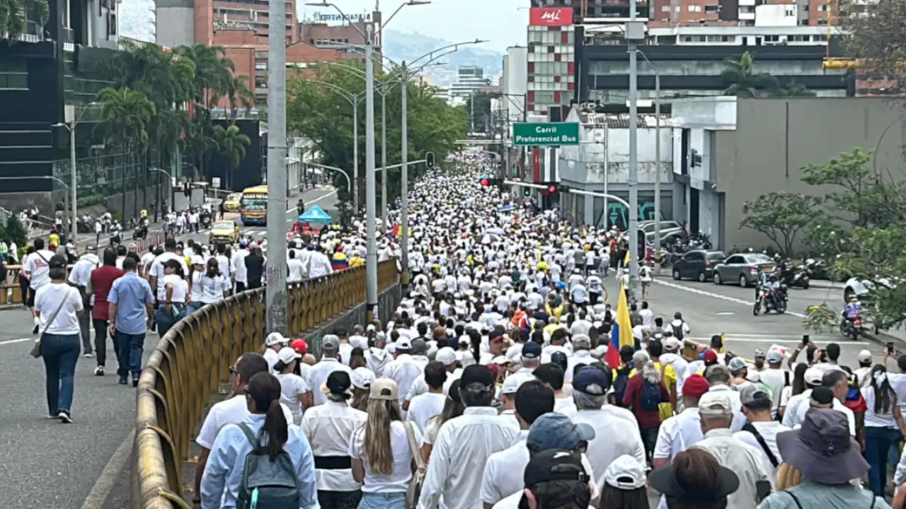 Más de 300 mil personas marchan en Medellín: Personería