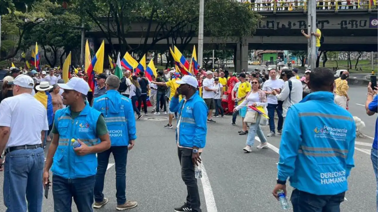Más de 300 mil personas marchan en Medellín: Personería