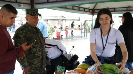 Ejercito-apoyo-a-pequenos-y-medianos-productores-de-Antioquia-en-la-segunda-Agro-Rueda-de-Negocios-realizada-en-Medellin.