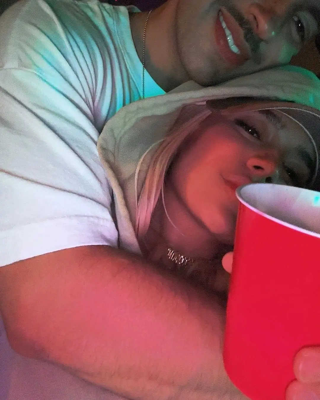 ¡Con el ‘mor’! Karol G y Feid derrochan miel en adorable foto juntos 1 Karol G y Feid derrochan miel en adorable foto juntos
