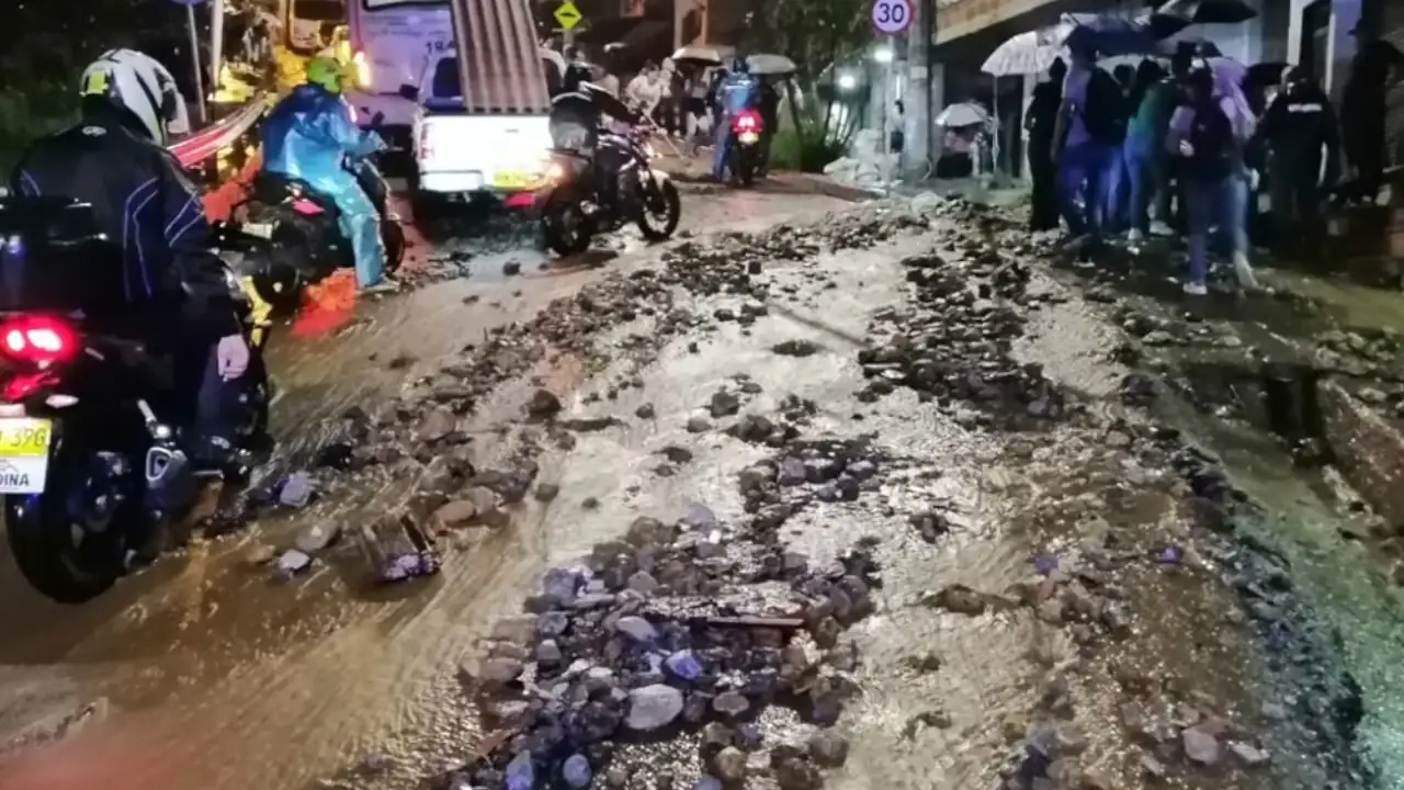 Lluvias en Bello: inundaciones, caída de árbol y otras emergencias registradas durante el aguacero 4 Lluvias en Bello: inundaciones, caída de árbol y otras emergencias registradas durante el aguacero