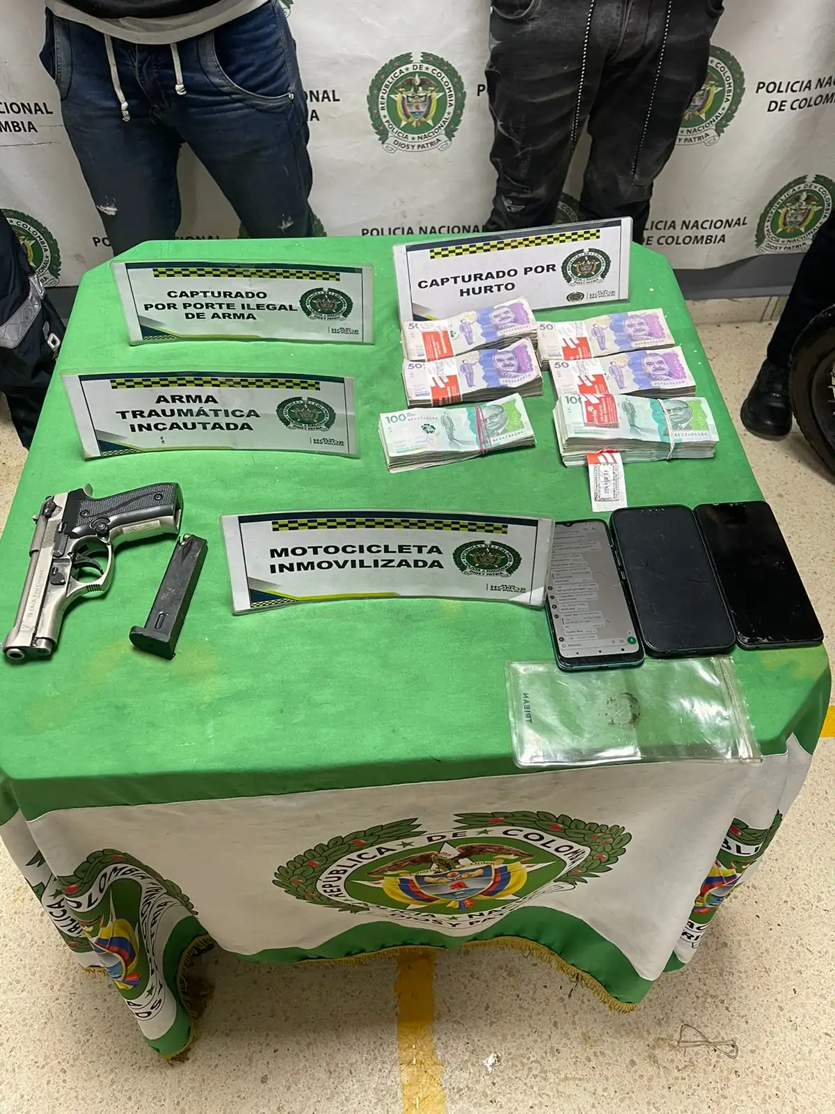 En-Medellin-Policia-recupera-45-millones-que-le-habian-sido-robados-a-un-ciudadano-que-salio-de-un-banco