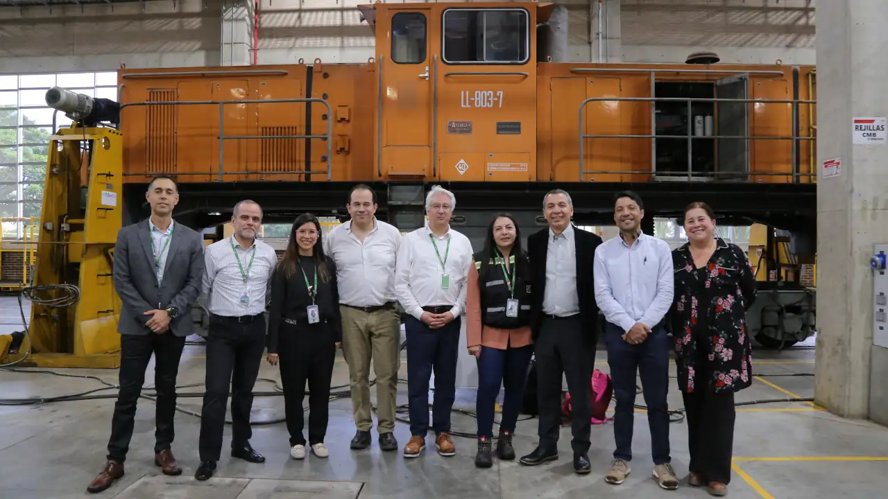 El-Ministro-de-Transporte-se-subio-al-Metro-de-Medellin