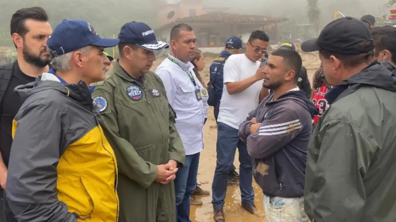 Fuerza-Area-Colombiana-respondio-el-llamado-de-la-comunidad-de-Montebello-y-llego-para-revisar-la-zona-afectada-por-la-avalancha