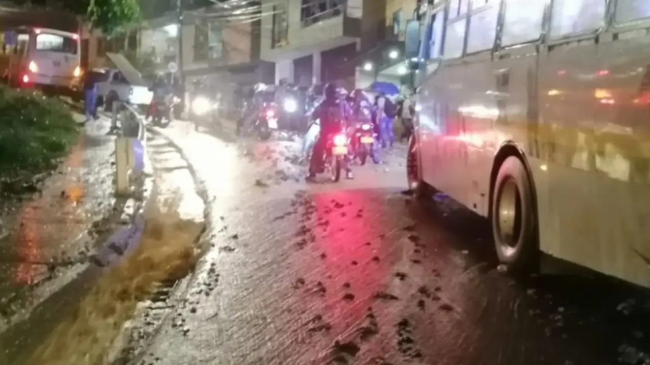 Lluvias en Bello: inundaciones, caída de árbol y otras emergencias registradas durante el aguacero 3 Lluvias en Bello: inundaciones, caída de árbol y otras emergencias registradas durante el aguacero