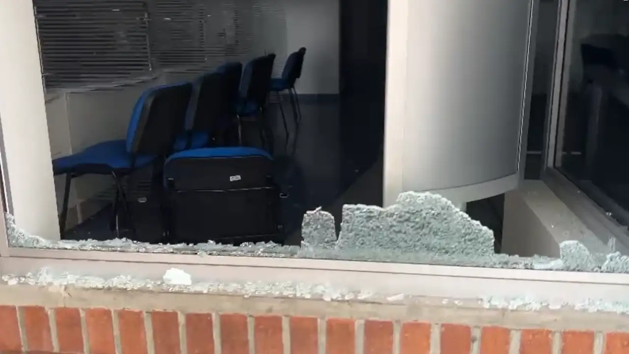 Marcha en Medellín del 1 de mayo: vandalizan supermercados, cajeros y estaciones