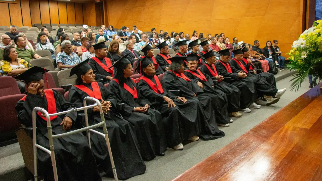 Exhabitantes-de-calle-de-Medellin-regresan-a-sus-hogares-tras-proceso-de-resocializacion