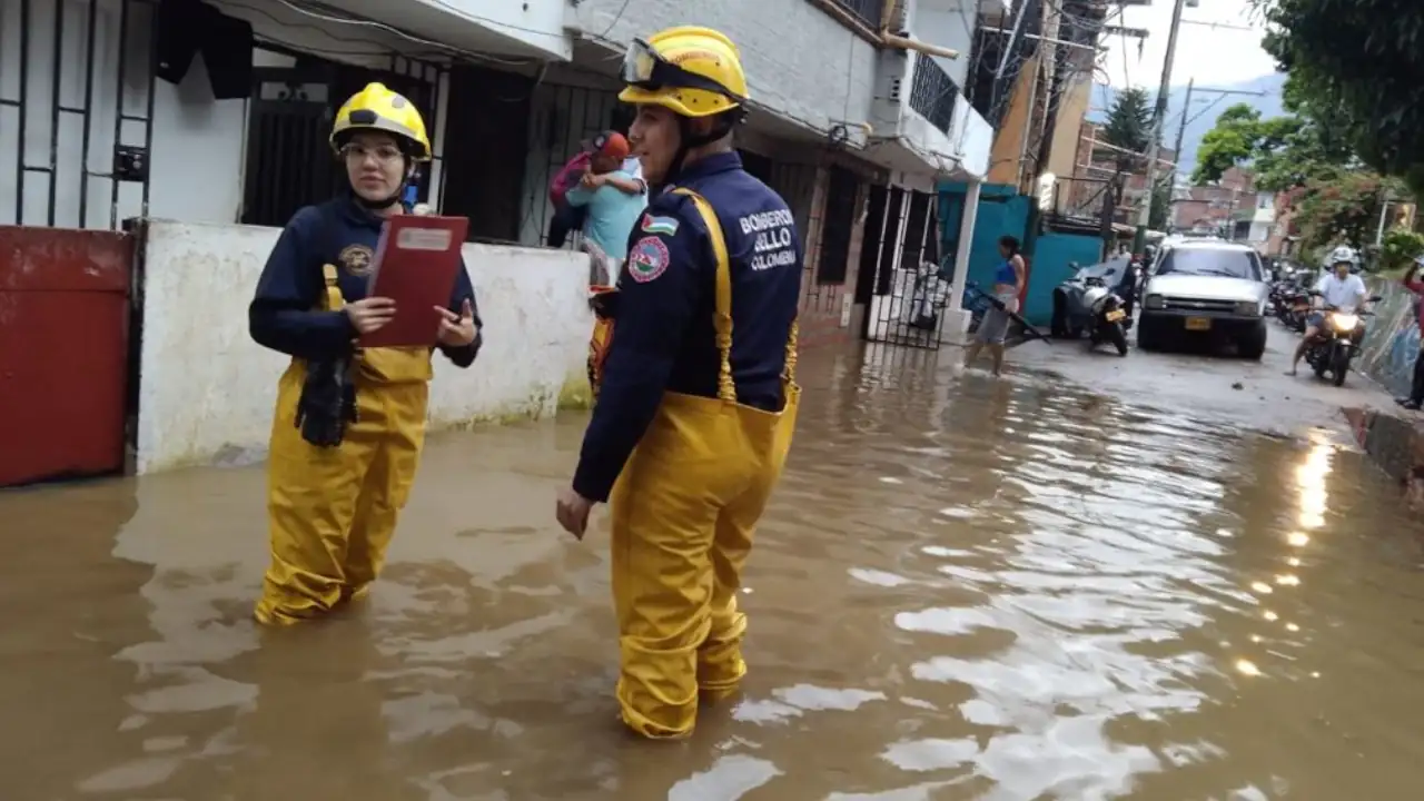 Lluvias en Bello: inundaciones, caída de árbol y otras emergencias registradas durante el aguacero 2 Lluvias en Bello: inundaciones, caída de árbol y otras emergencias registradas durante el aguacero