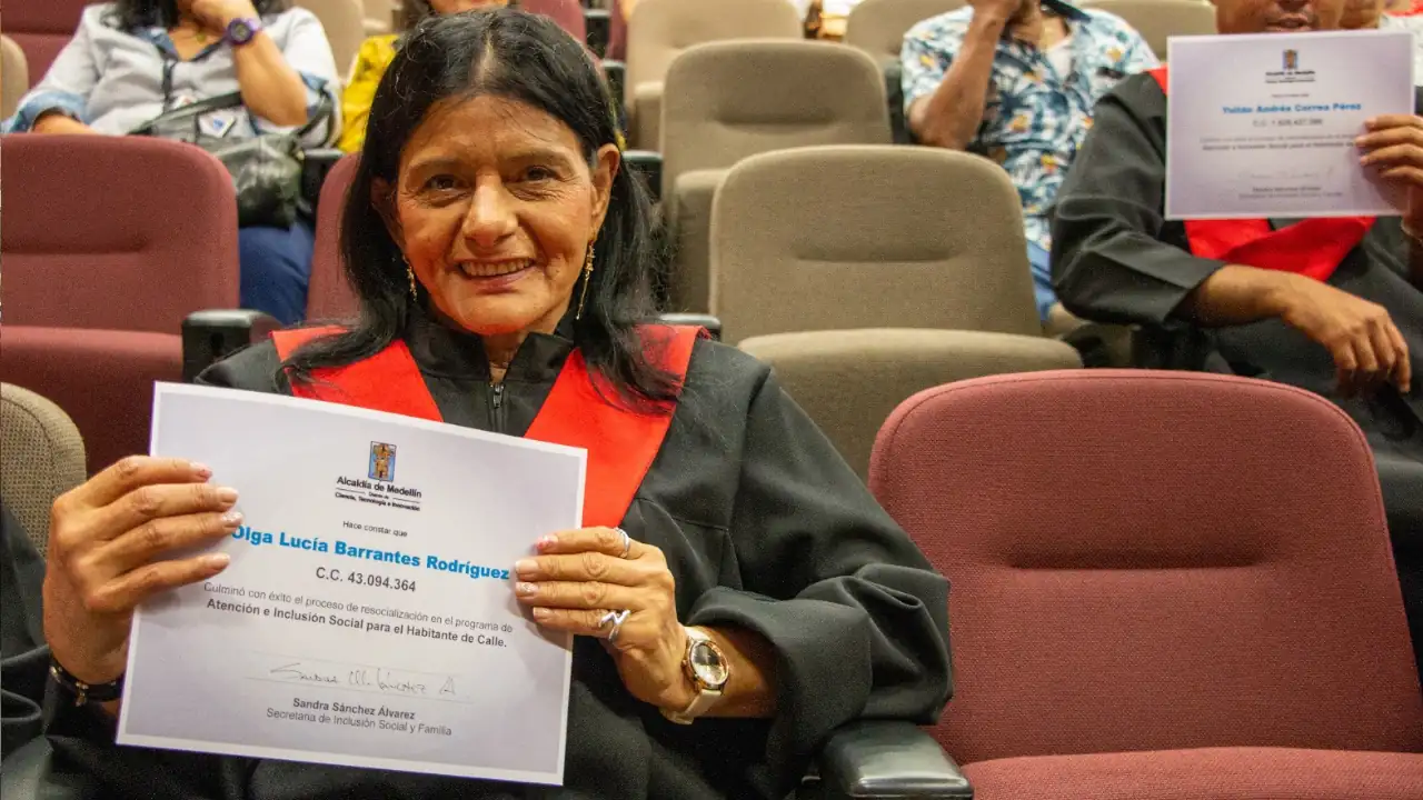 Exhabitantes-de-calle-de-Medellin-regresan-a-sus-hogares-tras-proceso-de-resocializacion