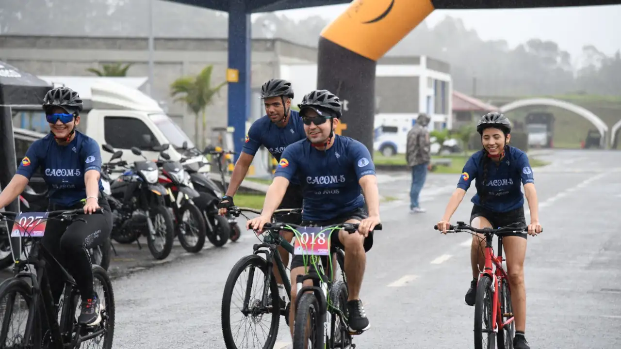 Más de 200 ciclistas conquistaron el Oriente antioqueño en la Mountain Bike de la Fuerza Aérea Colombiana 1 Mas-de-200-ciclistas-conquistaron-el-Oriente-antioqueno-en-la-Mountain-Bike