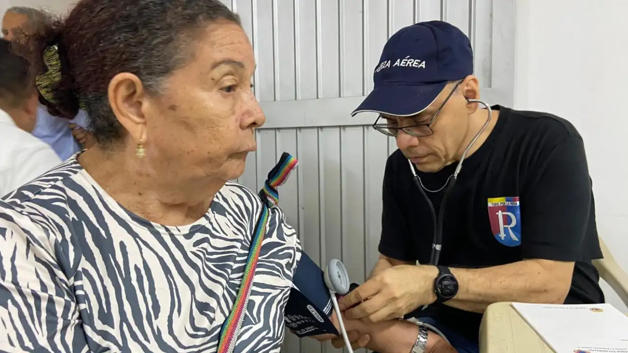 Mas-de-250-abuelitos-en-Caucasia-reciben-atencion-medica-gratuita-gracias-a-la-Fuerza-Aerea-Colombiana
