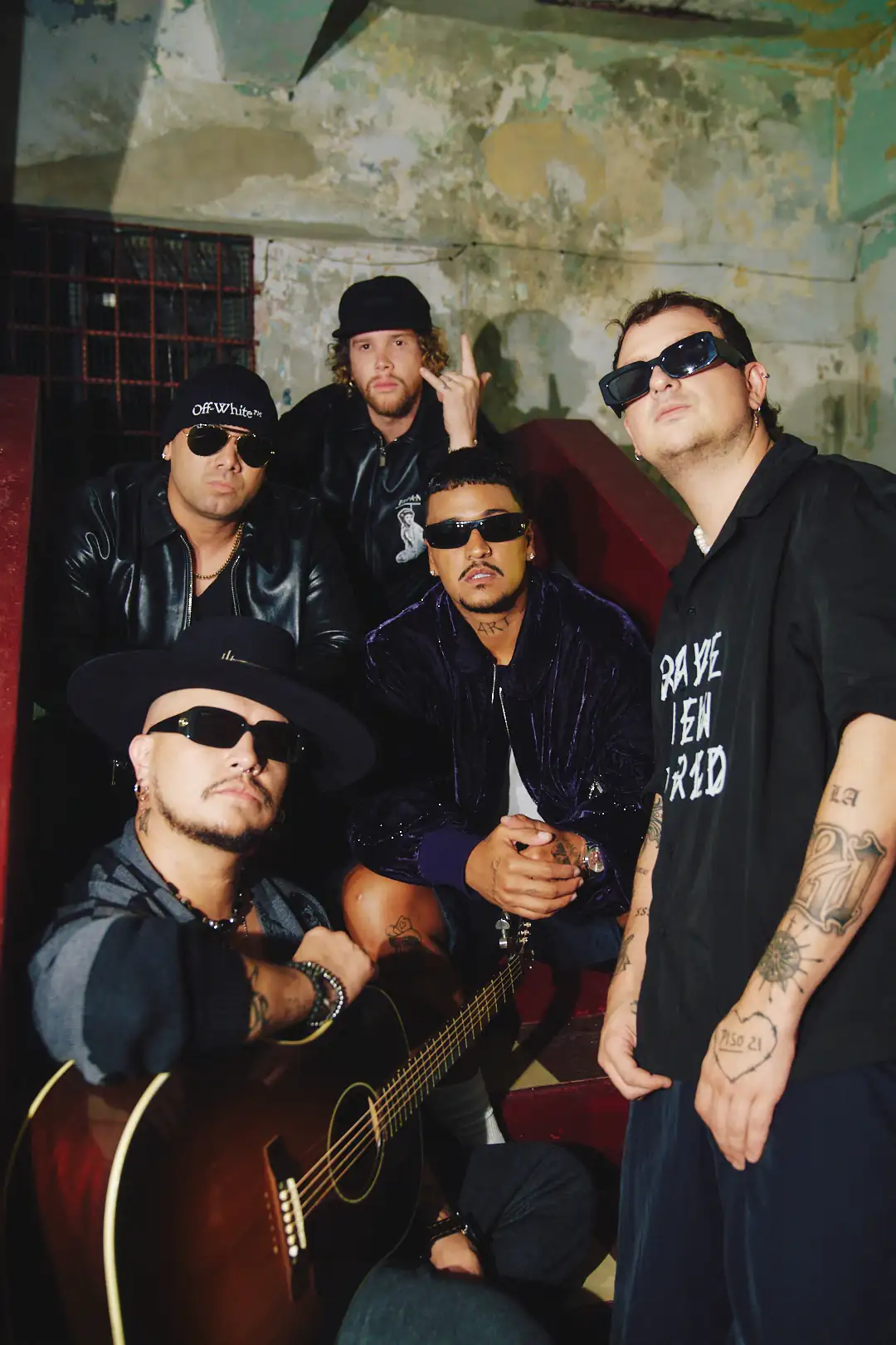 La banda paisa Piso 21 grabó un tema musical con Wisin en la casa del Reggaetón