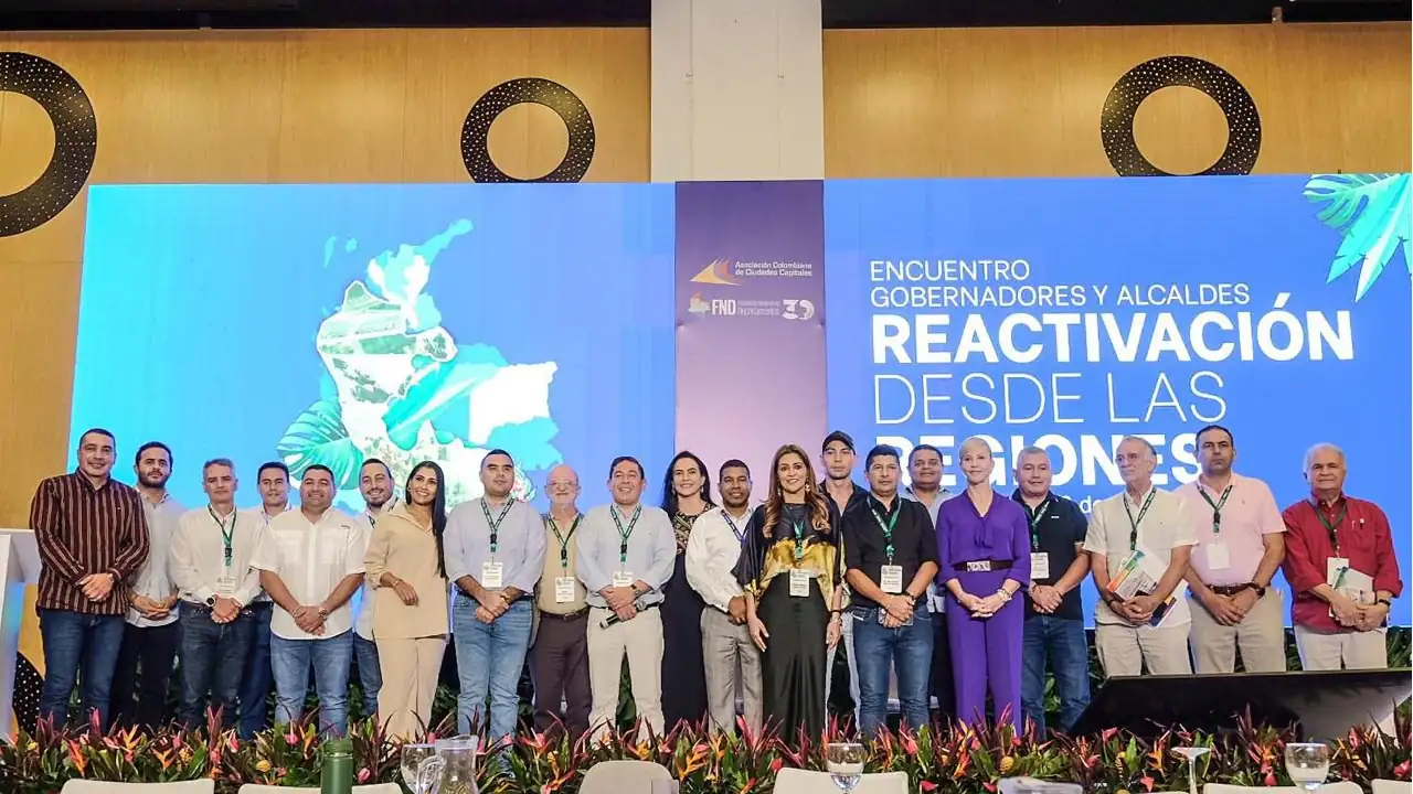 Alcaldes-y-gobernadores-de-ciudades-capitales-exigen-al-Gobierno-Nacional-el-fin-del-cese-al-fueg