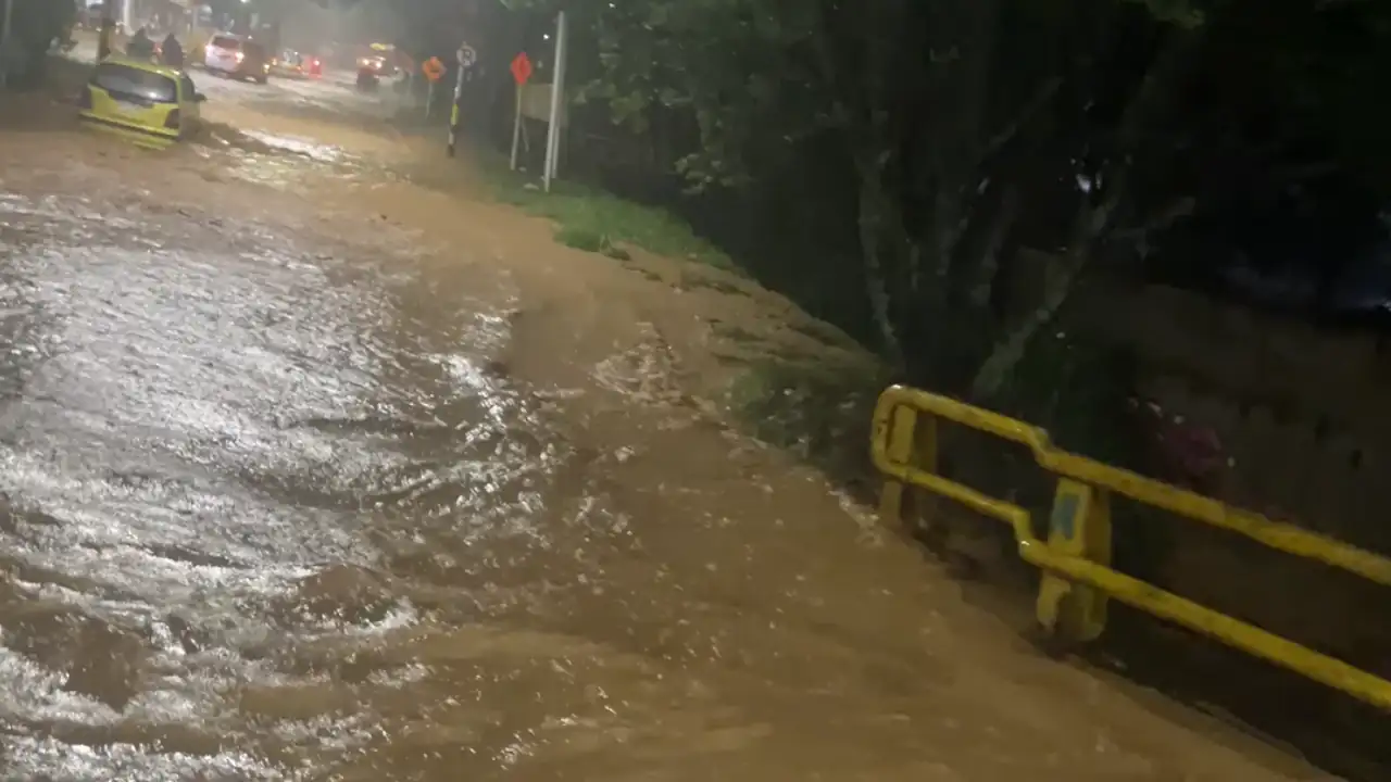 Aguacero en Bello: Inundaciones azotan la ciudad tras torrenciales lluvias