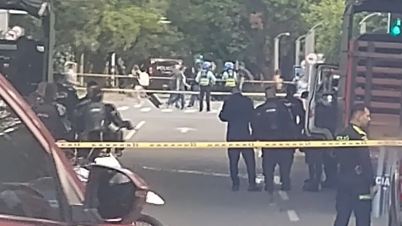 No hay paso en la Avenida Las Vegas en Medellín, hay protesta No hay paso en la Avenida Las Vegas en Medellín, hay protesta