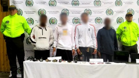 Cae banda que, en la noche, colocaba troncos en vías de Antioquia para robar a conductores Cae-banda-que-colocaba-troncos-en-vias-de-Antioquia-para-robar-a-conductores-