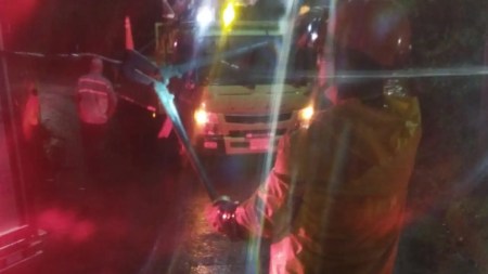 Caida-de-arbol-en-la-via-El-Escobero-deja-sin-luz-importante-tramo