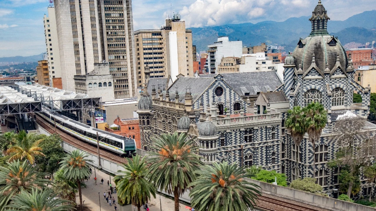 Capacitan a prestadores turísticos en Medellín para prevenir la trata y explotación de personas ciudad-de-medellin-centro