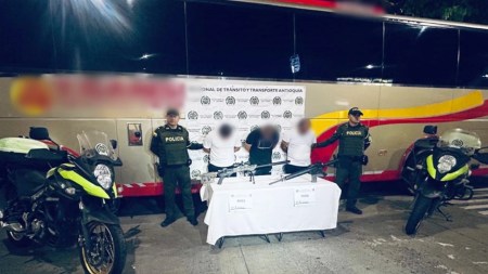Dos fusiles tipo francotirador con destino al Urabá fueron incautados en bus intermunicipal Dos fusiles tipo francotirador con destino al Uraba fueron incautados en bus intermunicipal