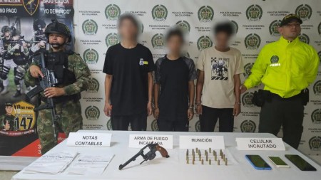 Ejército y Policía aprehenden a tres presuntos extorsionistas en Caucasia, Antioquia Ejercito-y-Policia-aprehenden-a-tres-presuntos-extorsionistas-en-Caucasia-Antioquia.