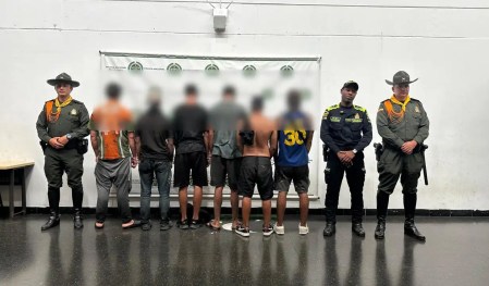 En-Medellin-capturan-a-seis-hombres-que-estarian-robando-agua-para-lavar-vehiculos