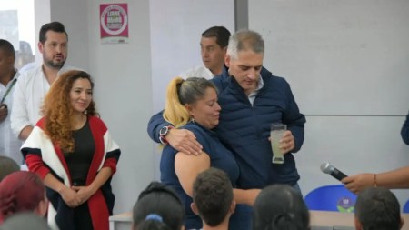 En-Montebello-58-viviendas-deben-ser-reubicadas.-Gobernador-estuvo-en-la-zona-afectada-y-dialogo-con-los-damnificados.